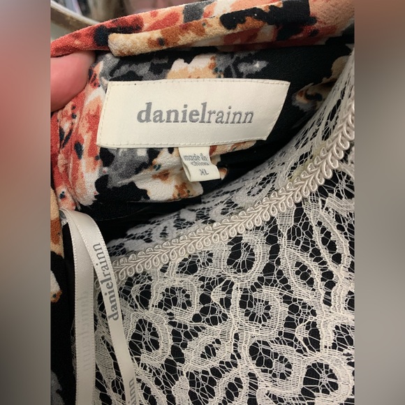 Daniel Rainn Women’s floral blazer - Picture 3 of 3